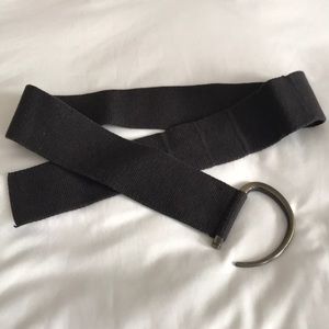 NIB brown stretch belt with large metal closure